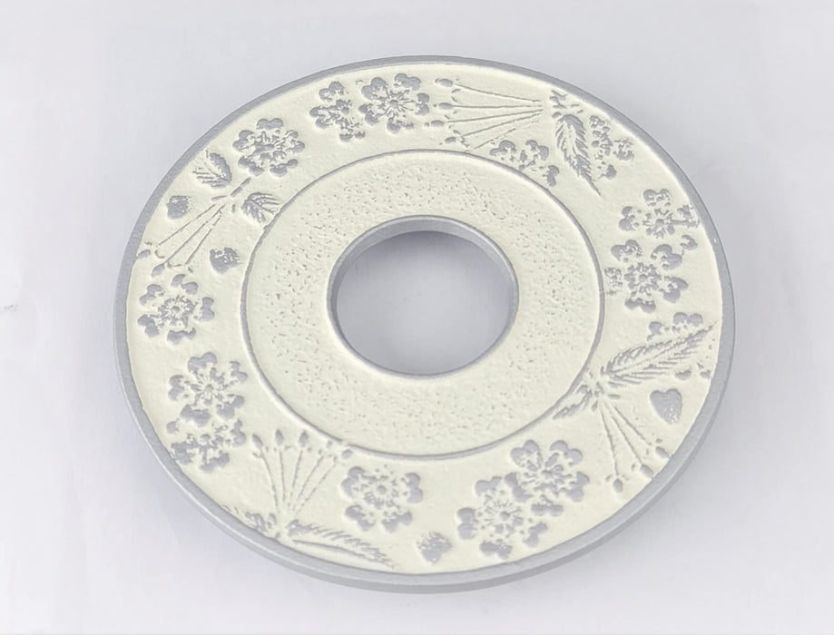 Iwachu Kamashiki Sakura Large Silver Linen 13.5cm Nambu Ironware Stand-Kiichin - The #1 Place for Japanese Goods in Your Hand!