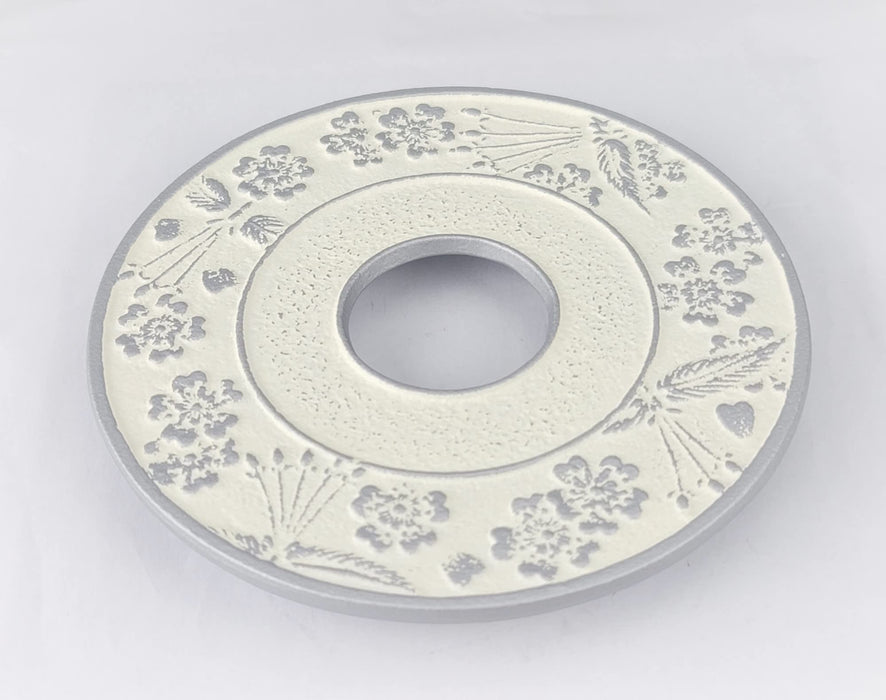 Iwachu Kamashiki Sakura Large Silver Linen 13.5cm Nambu Ironware Stand-Kiichin - The #1 Place for Japanese Goods in Your Hand!