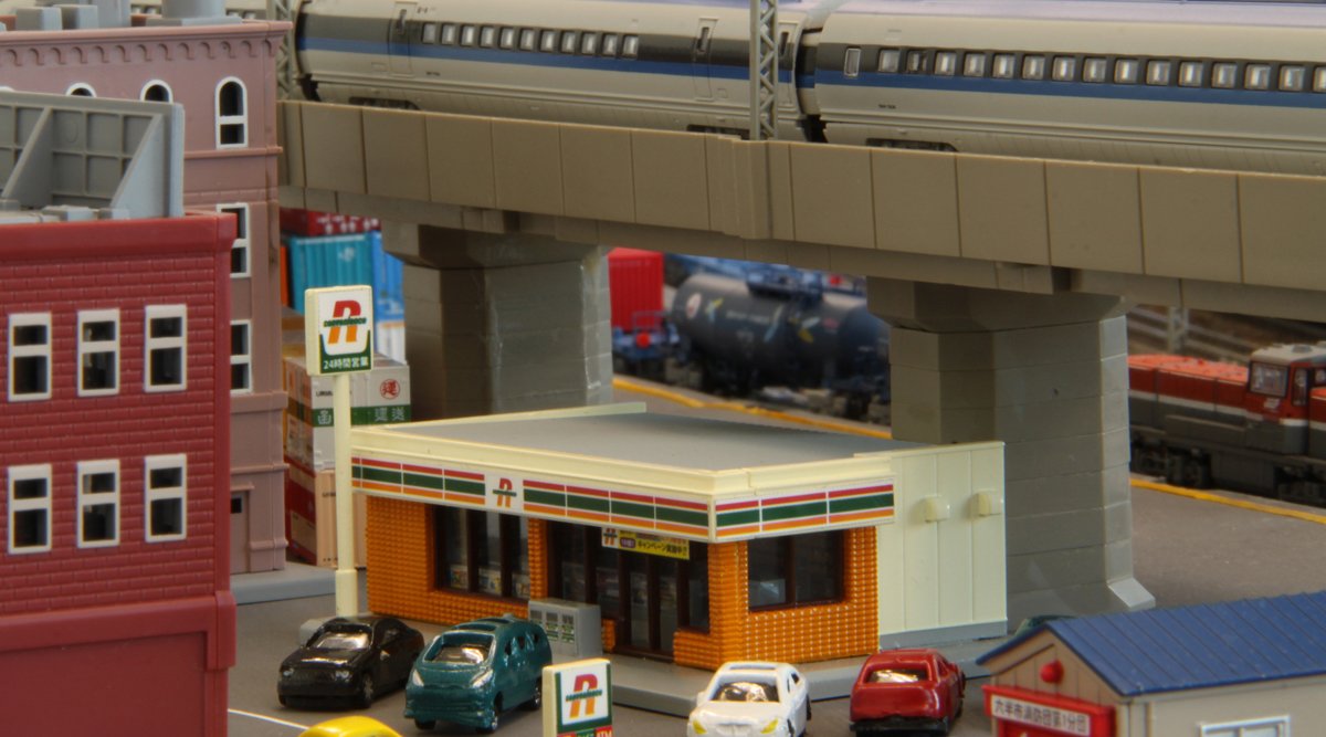 Rokuhan Z Gauge S049-1 Orange Convenience Store Model by Rokuhan-Kiichin - The #1 Place for Japanese Goods in Your Hand!