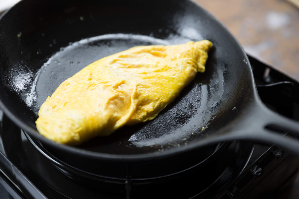 Iwachu Omelette Pan 24600 20.5cm IH Compatible Black Baked-Kiichin - The #1 Place for Japanese Goods in Your Hand!