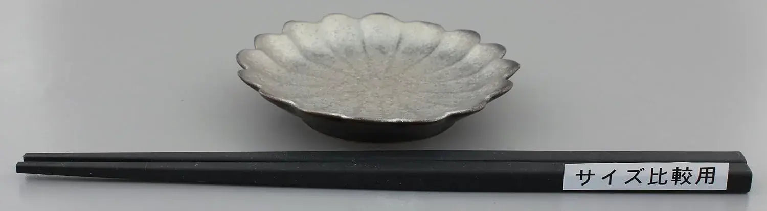 24to3 Nishitomi Ceramic Ware Arita Ware Chrysanthemum Salt Dish